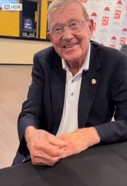 Former Notre Dame coach Lou Holtz