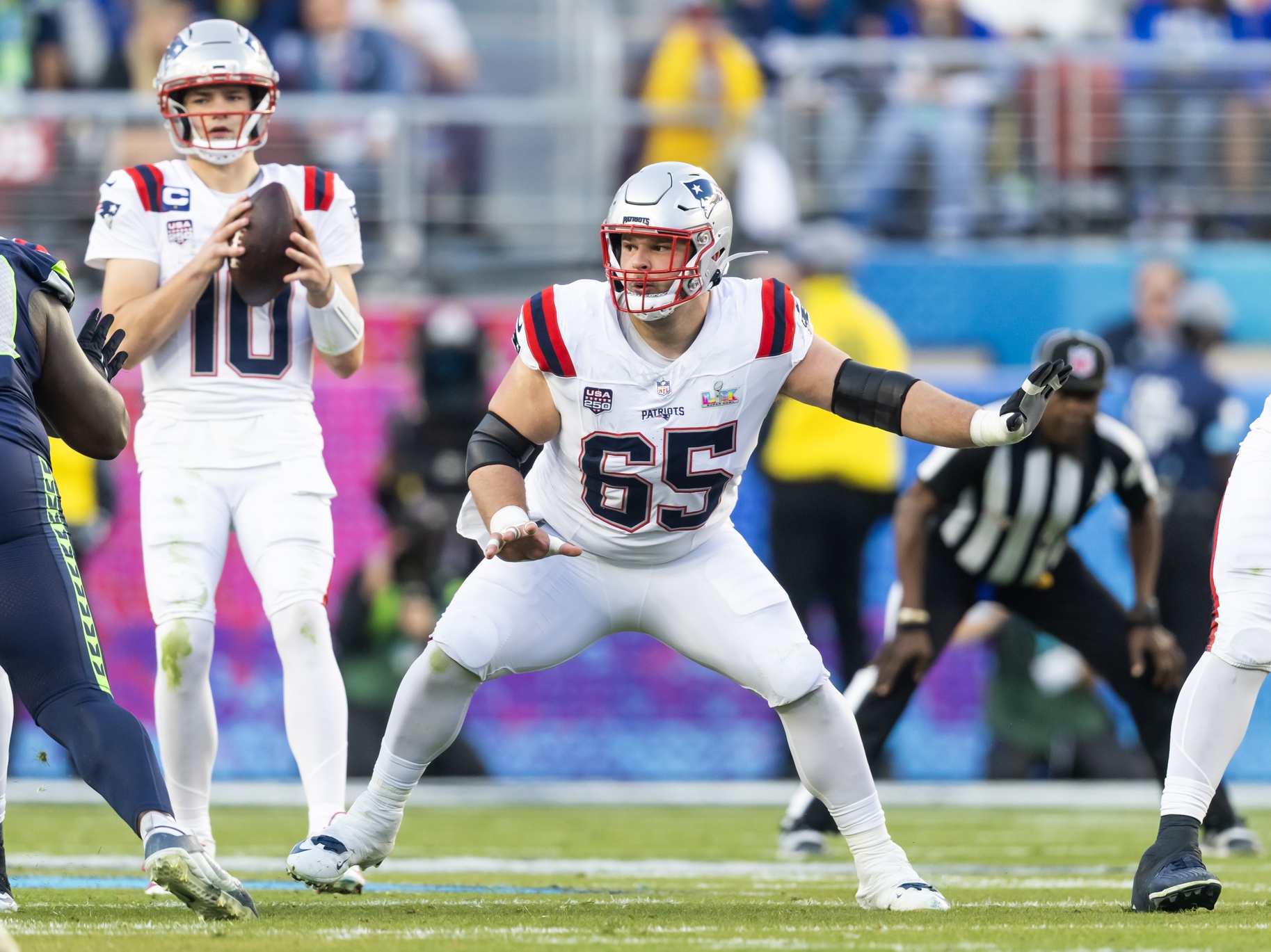 New England Patriots center Garrett Bradbury joined the Chicago Bears